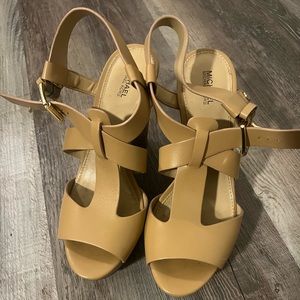 Michael Kors wedges nude